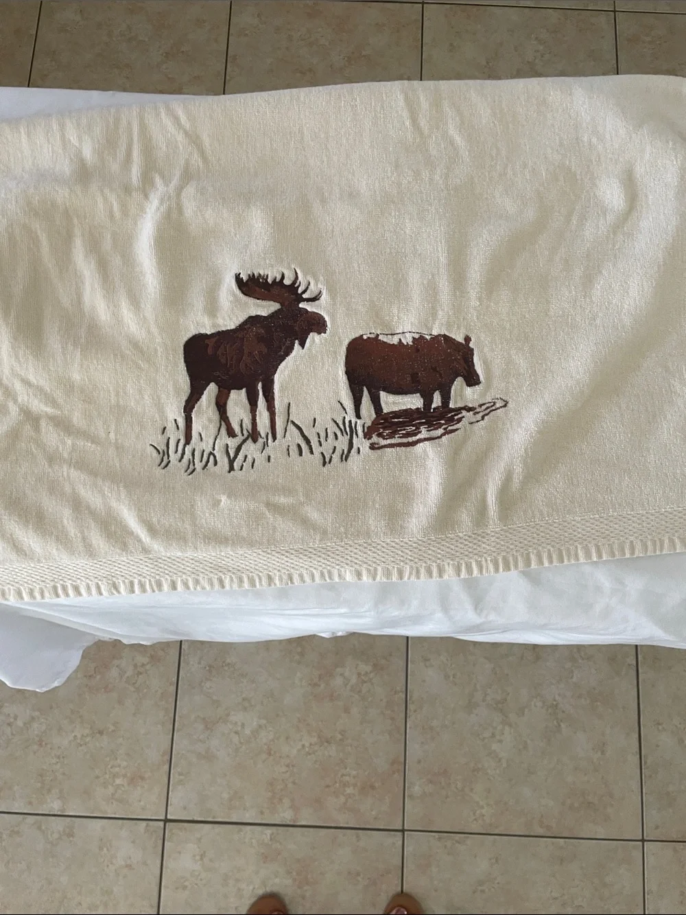 Moose Embroidered Cream Bath Towel Set
